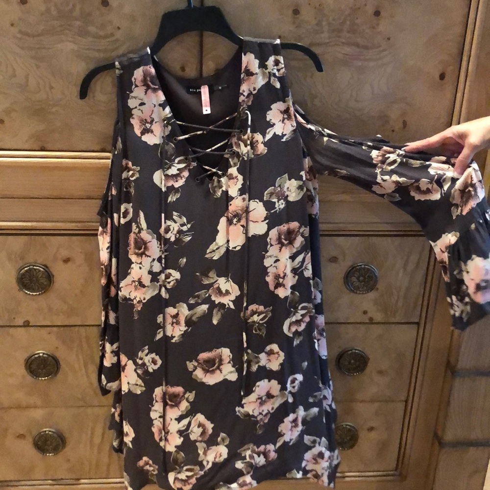 Shoulder out dress tunic